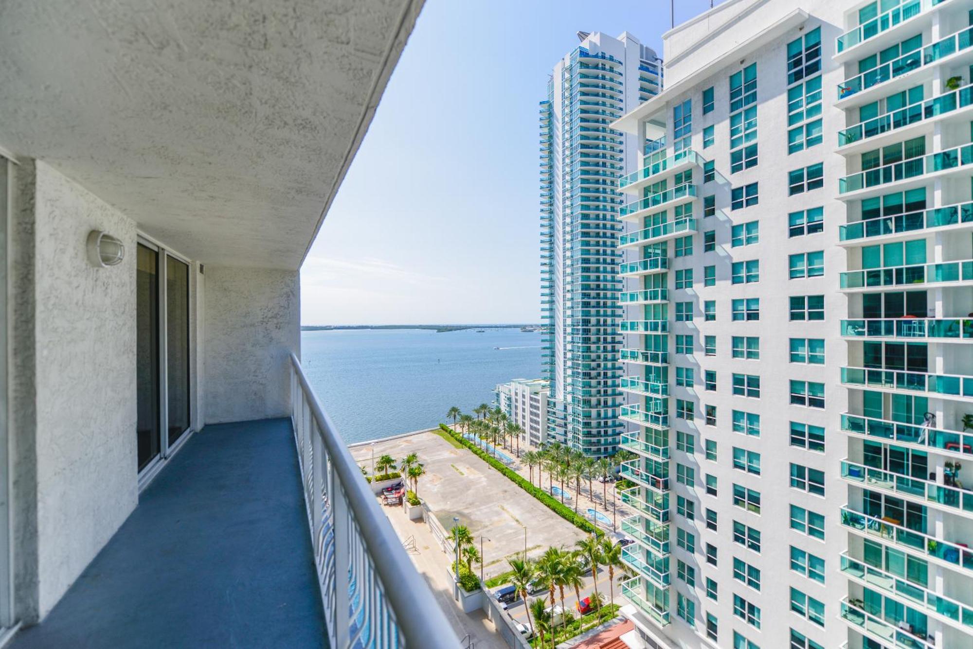 Amazing 3 Bedroom Condo At Brickell With Pool Miami Dış mekan fotoğraf