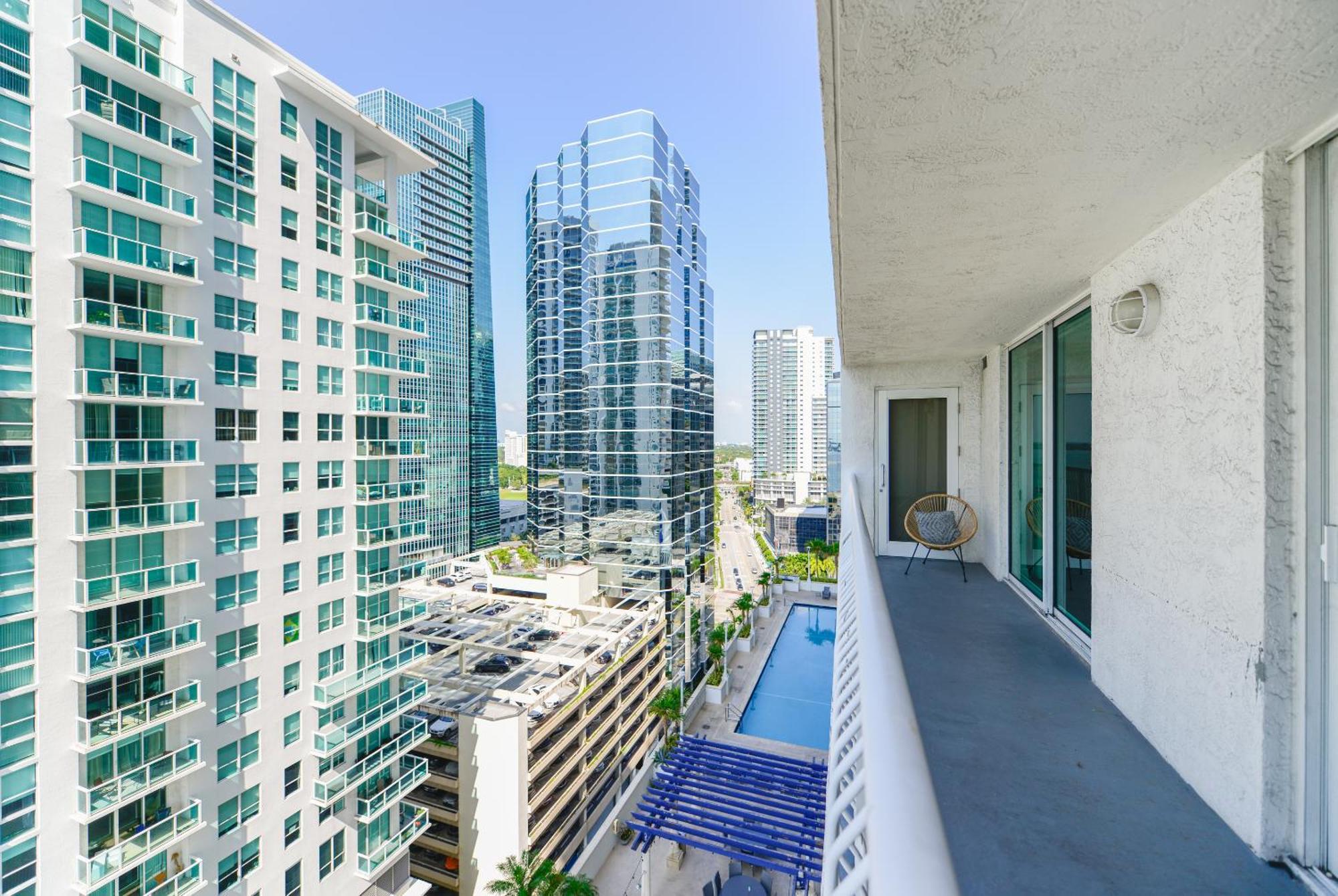 Amazing 3 Bedroom Condo At Brickell With Pool Miami Dış mekan fotoğraf