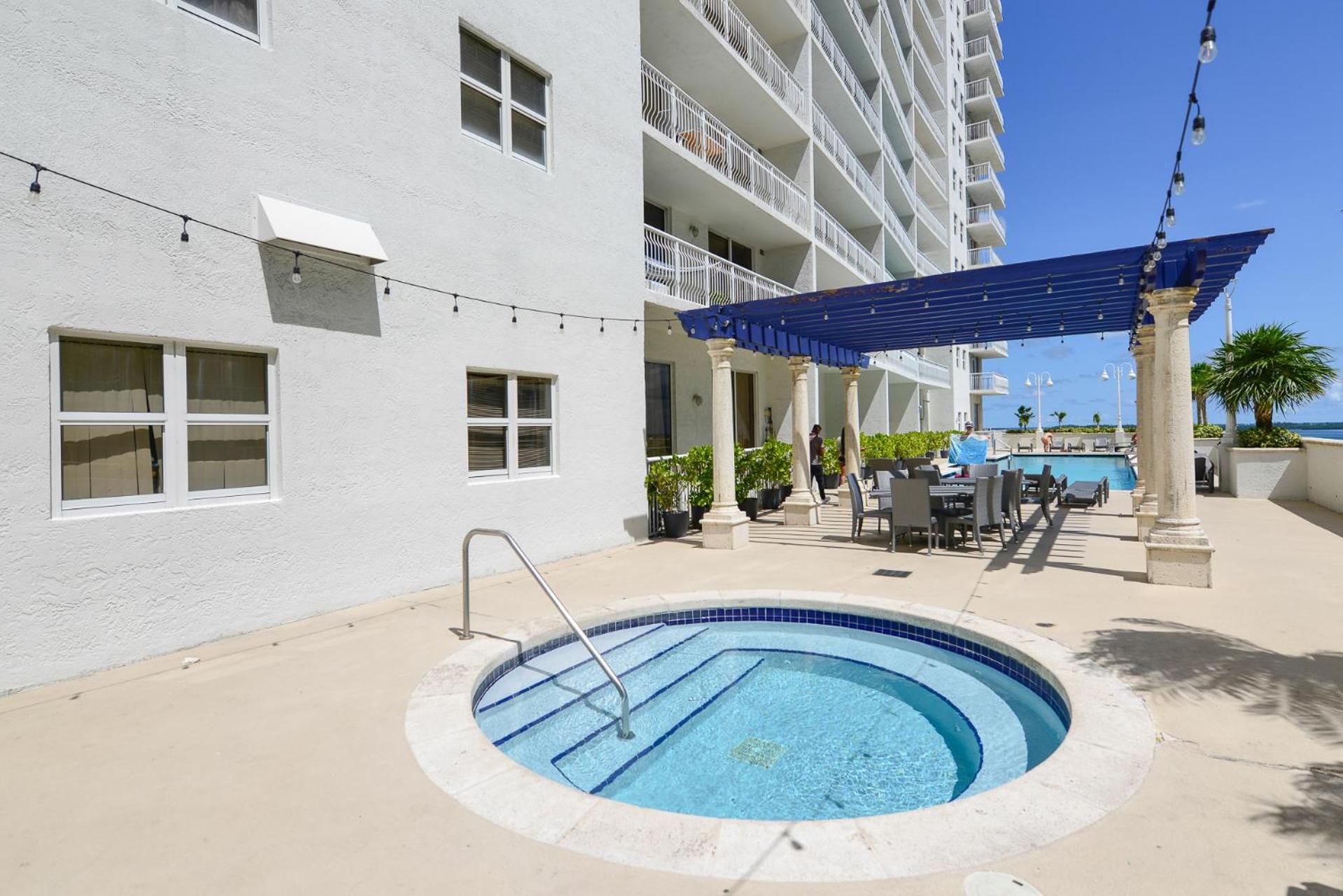 Amazing 3 Bedroom Condo At Brickell With Pool Miami Dış mekan fotoğraf